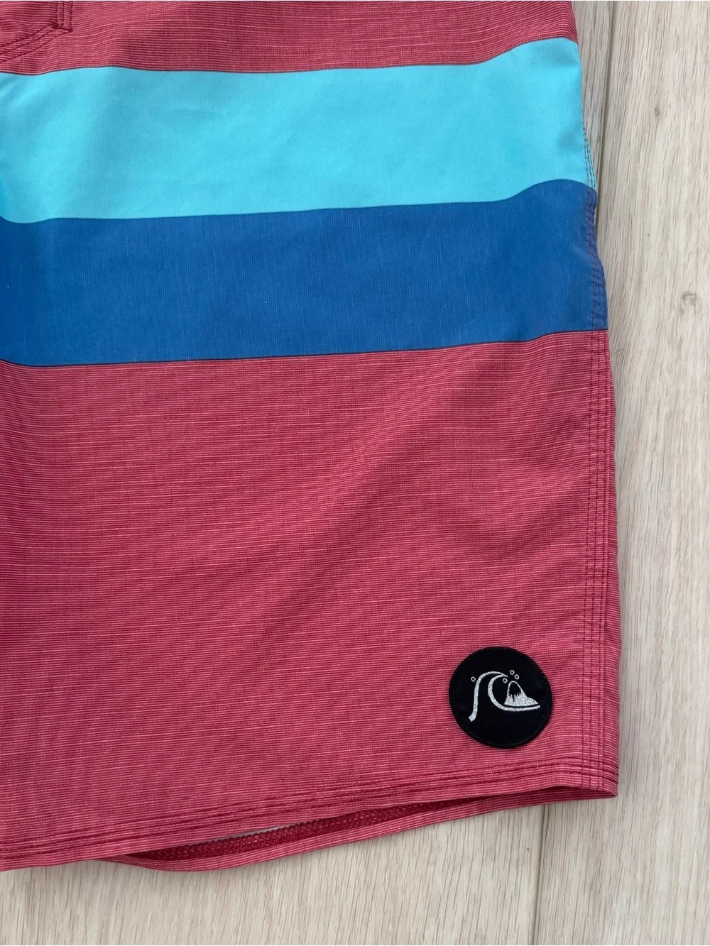 Quiksilver Mens size 31 red blue stripe board shorts surf swim trunks beach EUC